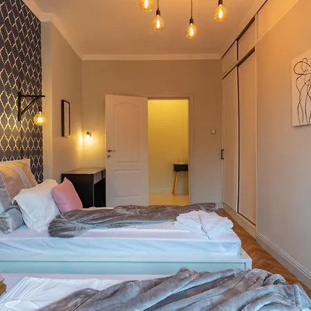 Midnight Blue 아파트