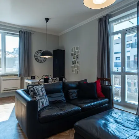 아파트 Midnight Blue 부르가스