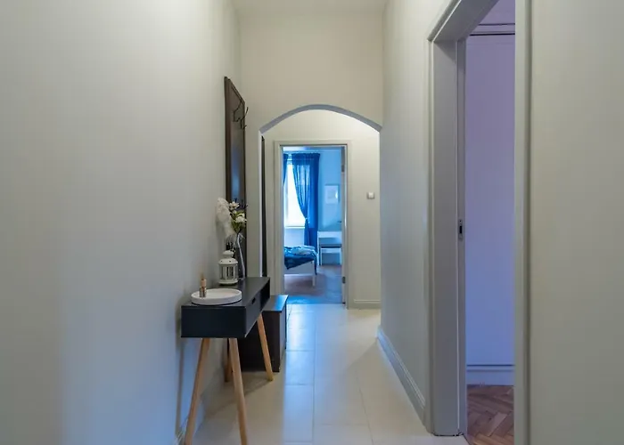 Midnight Blue Daire *